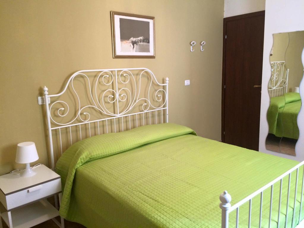 فيركوراجو La Piazza B&B الغرفة الصورة
